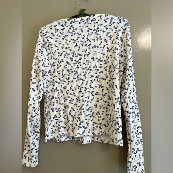 Old Navy Floral V Neck Button Up Cardigan Sweater - Picture 4 of 4